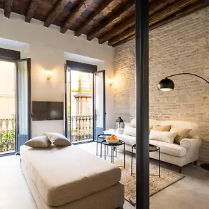 Apartment Oak & Sandstone - Space Maison, Sevilla